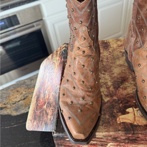 Old Gringo Hosifukami Oryx Tan  Leather Boots with Stud Accents - Picture 8 of 13